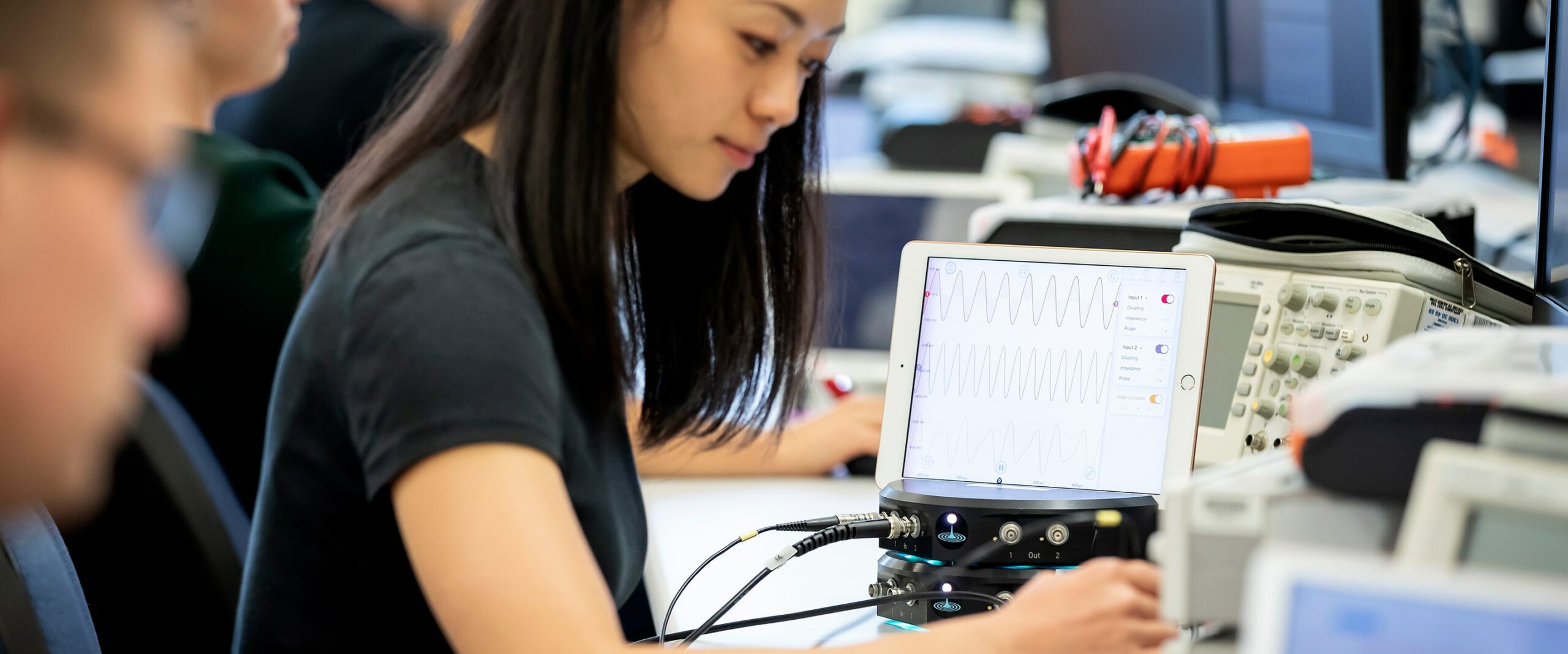 Surprise! Triggered data logging start, iPad support for Moku:Go, and CAN protocol are now available for Moku devices