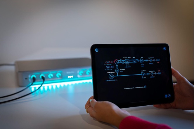 Moku:Pro Lock-in Amplifier iPad display.